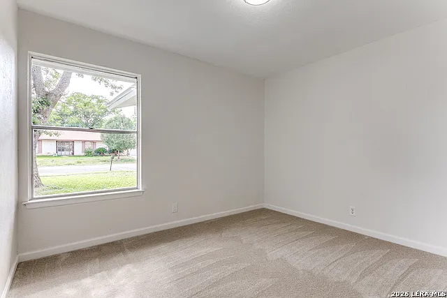 8214 Banbury Dr — Photo 23