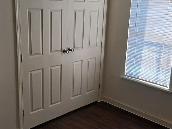 3rd image of 608 Morningview Dr