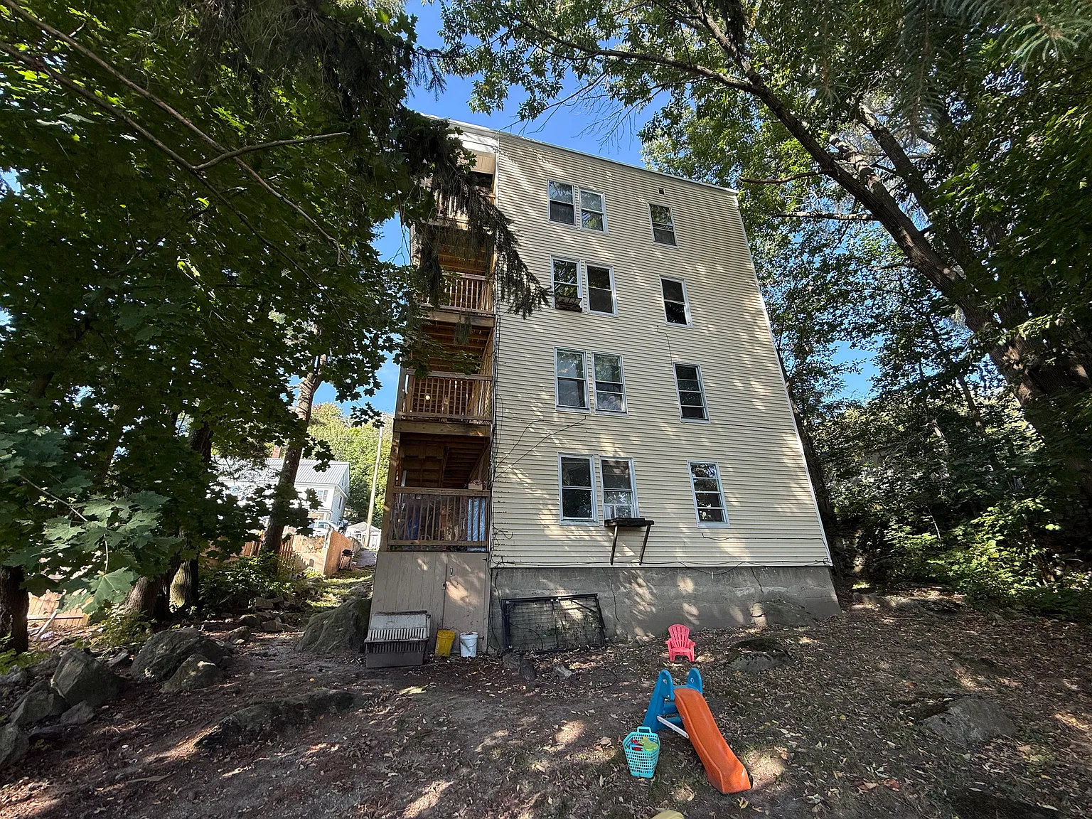 3 bed, $1,375 — Photo 2