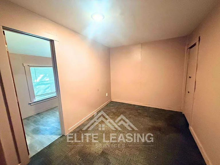 1029 SW Woodward Ave — Photo 8
