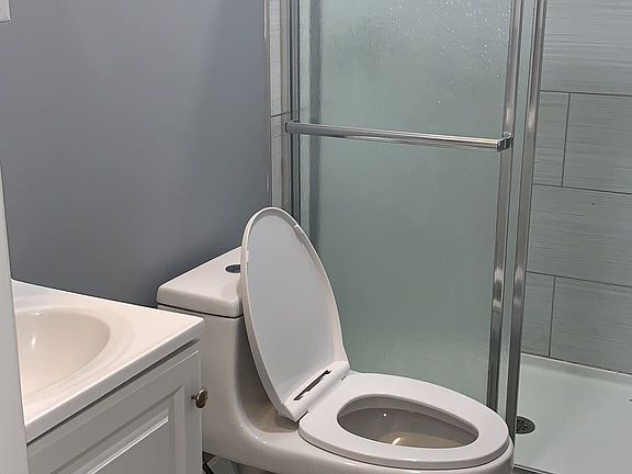 3rd image of 5937 N Maplewood Ave #1S