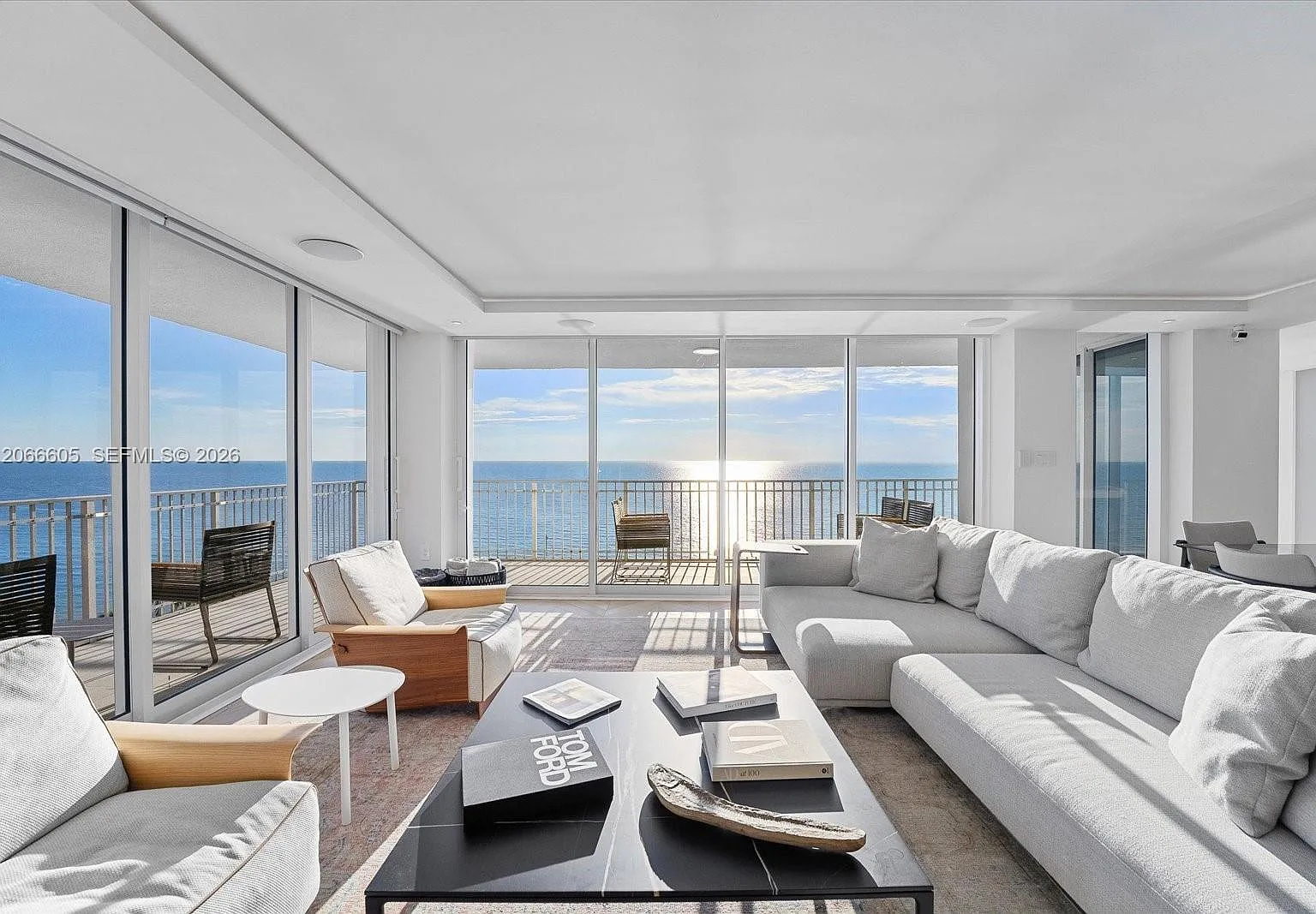 Casa Del Mar Condo — Photo 1