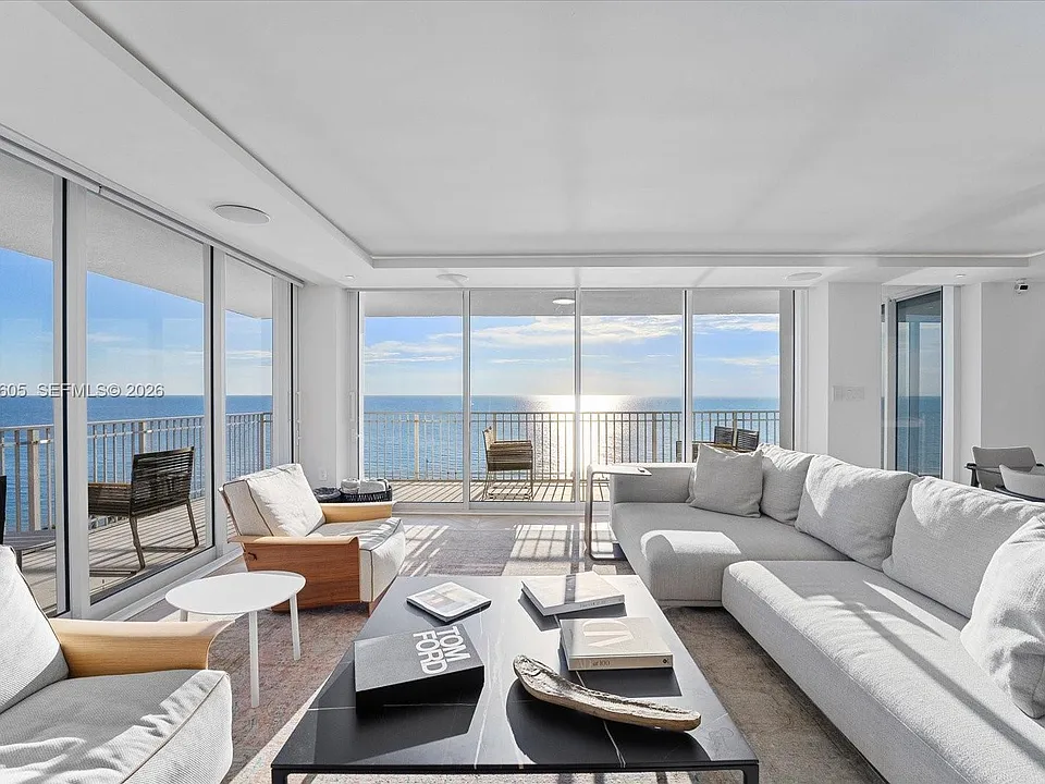 881 Ocean Dr #11H