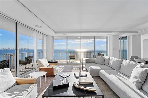 881 Ocean Dr Photo 1
