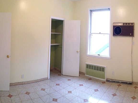 Medium-sized bedroom that can fit queen bed