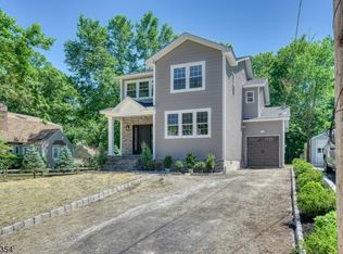30 Oakwood Ave, Livingston, NJ 07039