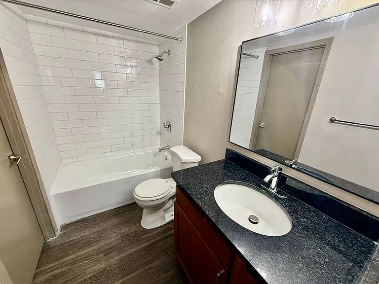 1070 University Dr #6 — Photo 13