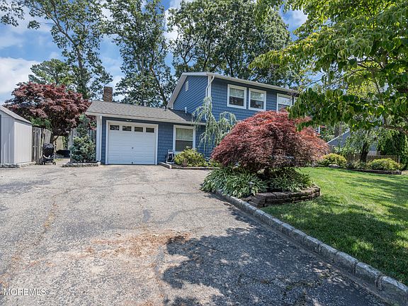 5th image of 949 Green Hill Boulevard