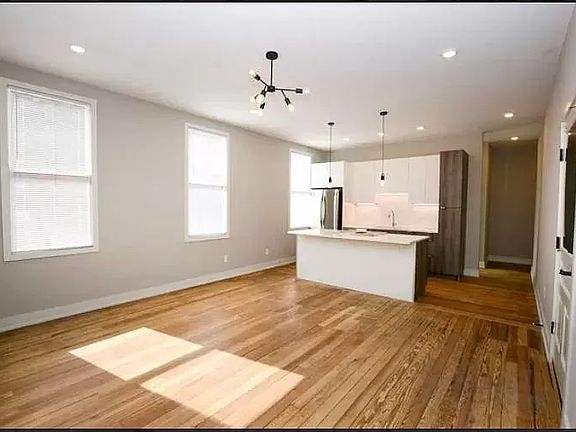 2nd image of 1919 Vine St #1