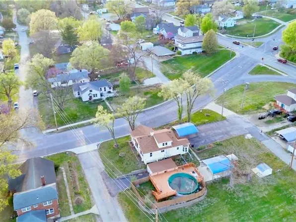911 10th Ave, Leavenworth, KS 66048