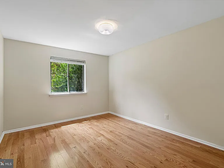 156 Eaton Dr — Photo 16