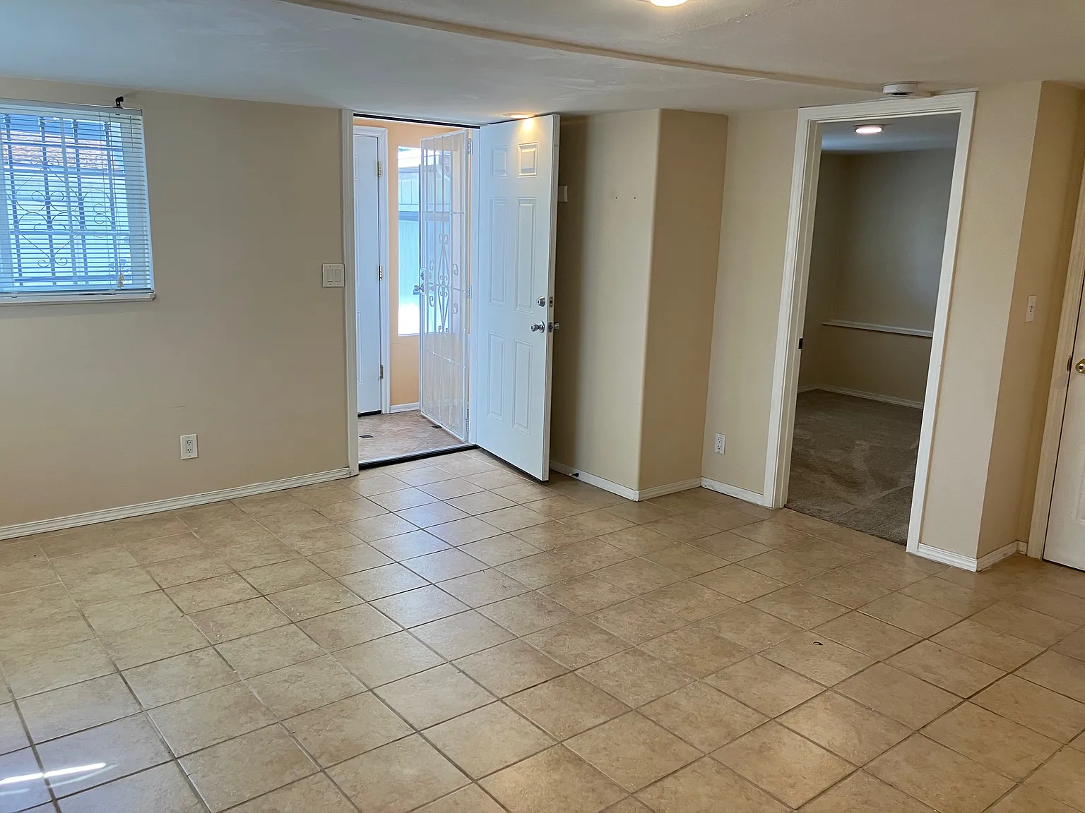 2 bed, 700 sqft, $1,685 — Photo 2