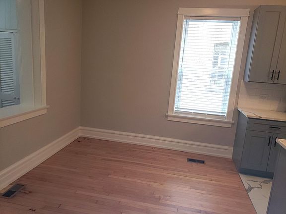 5th image of 5332 W Newport Ave #1