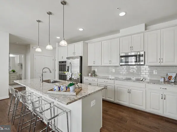 43091 Wynridge Dr #201, Ashburn, VA 20148
