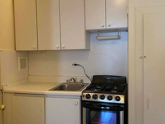 4th image of 430 E 85th St APT 3D