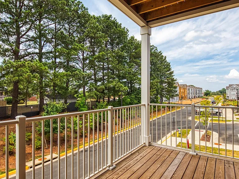 Valor Apartment Homes — Photo 40