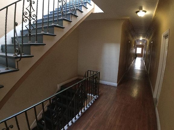 4th image of 654 S Dunsmuir Ave #202A