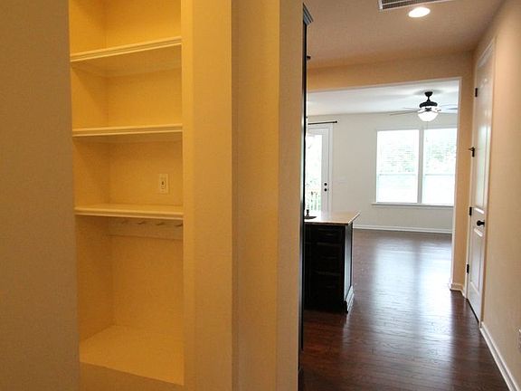 5th image of 1044 Archibald Ave