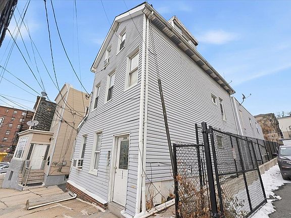 2nd image of 3806 32nd St