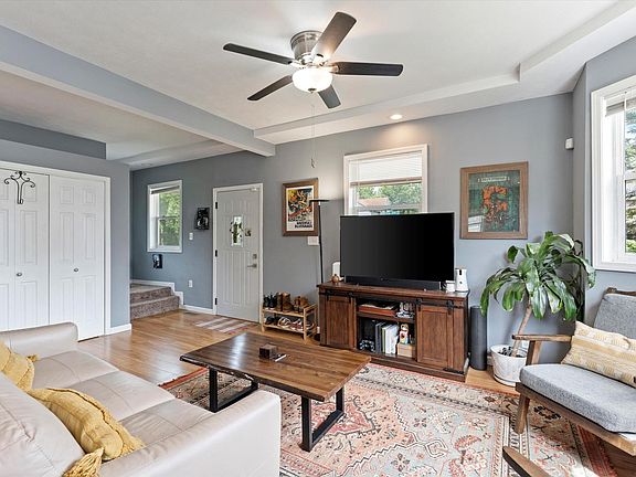 5th image of 403 N Cottage Grove Ave