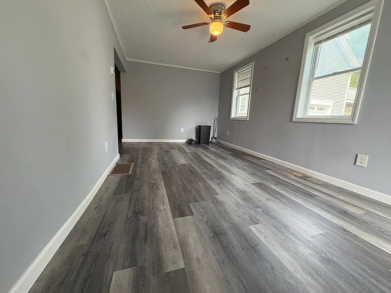83-83A E Main St #1R — Photo 2