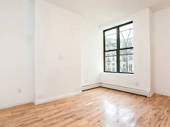 194 Vernon Avenue image 16 of 22