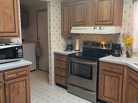 4th image of 13025 SE Orient Dr Unit 13