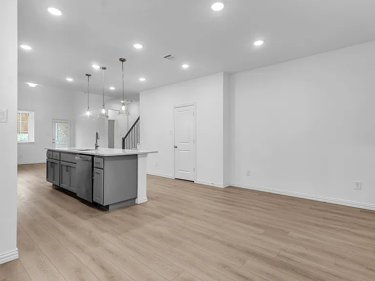 2136 Sunnymede Dr — Photo 3