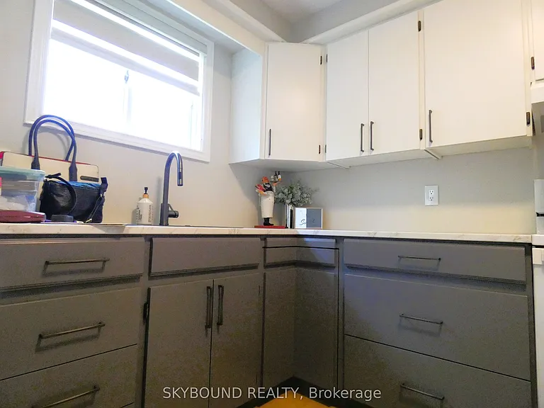 98 Barton St #2 — Photo 5