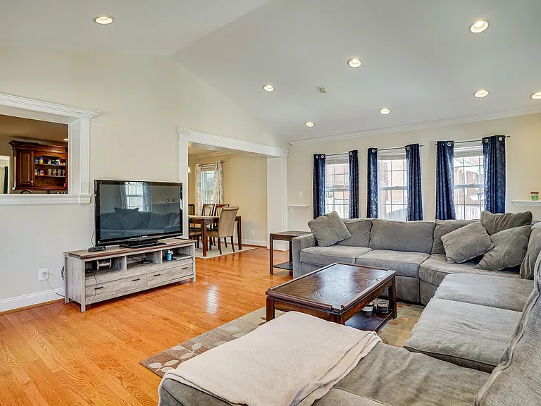 7601 Mendota Pl — Photo 13