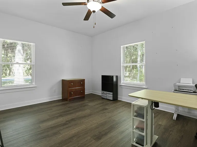 1003 Dolphin Ct NE — Photo 24