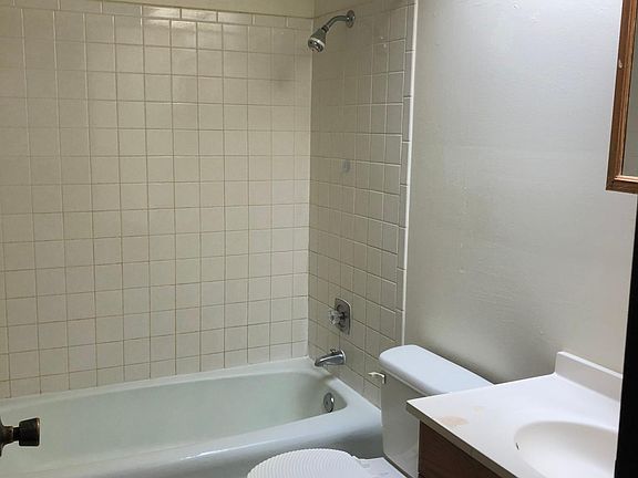 5th image of 1427 Oakwood Ave
