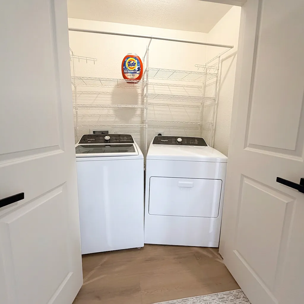 3 bed, 2.0 bath, 1600 sqft, $3,400 — Photo 3