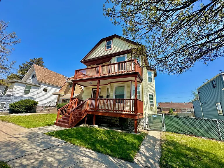 N Narragansett Ave — Photo 1