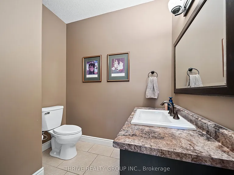 12 Ashwood Cres — Photo 13