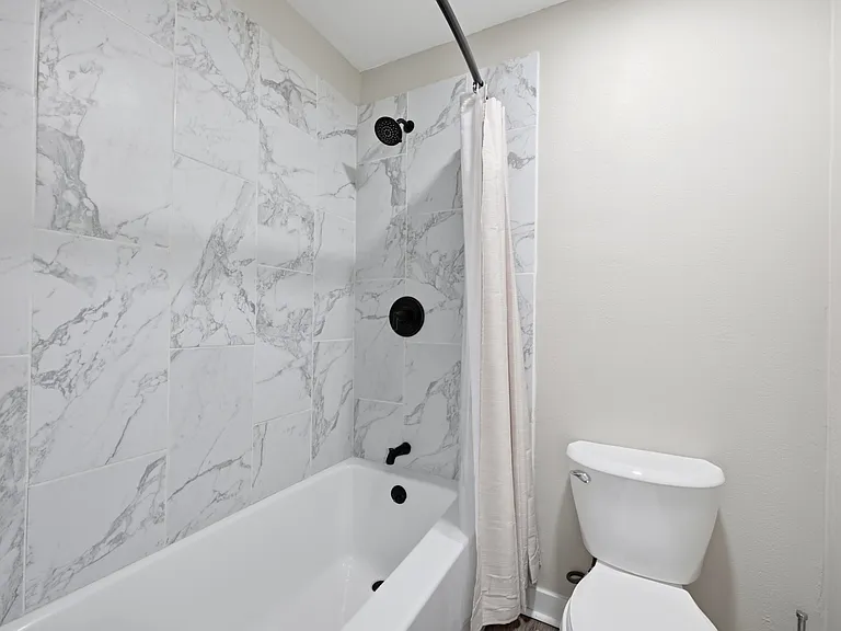 401 Rose St #1 — Photo 6