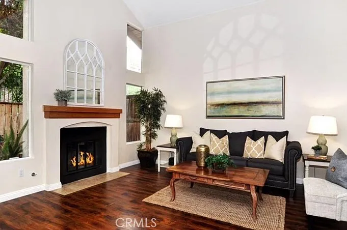 3 bed, 2.5 bath, 1695 sqft, $4,900 — Photo 4