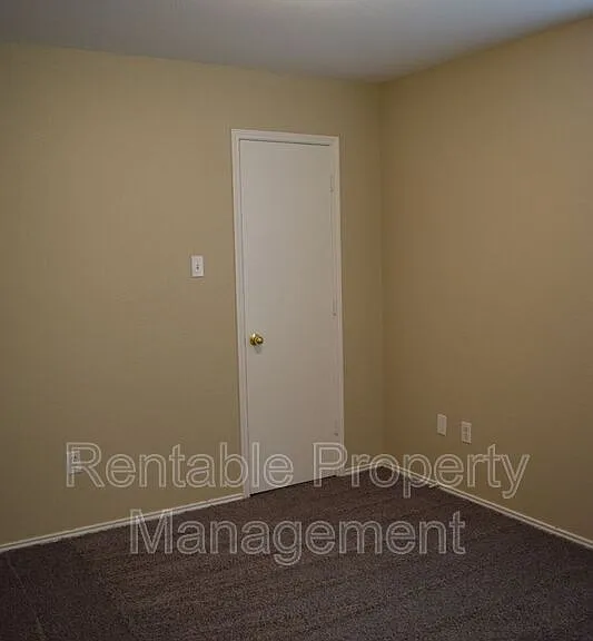 8028 Doreen Ave — Photo 14