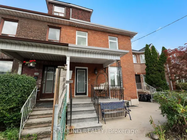101 Ford St, Toronto, ON M6N 3A2