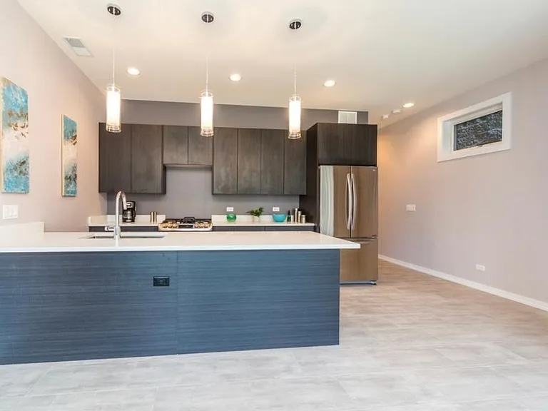 2424 W Fillmore St #1 — Photo 3