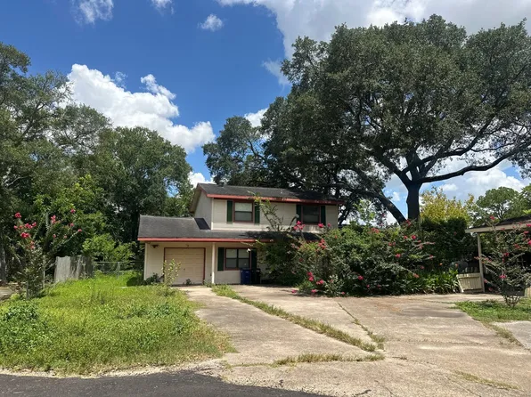 200 Steddum Dr, League City, TX 77573