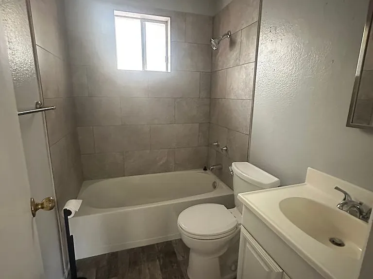 2504 N 52nd St #1 — Photo 8