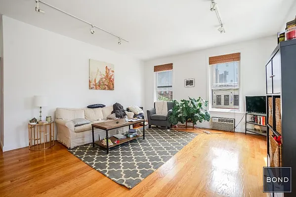 Rented by Bond New York | media 21