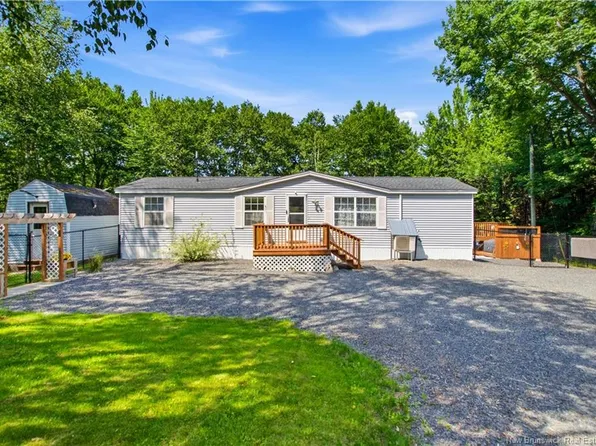 198 Lake Dr, Minto, NB E4B 2M8
