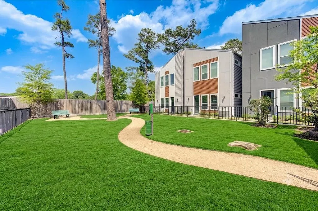 3 bed, 2.5 bath, 1428 sqft, $2,350 — Photo 4