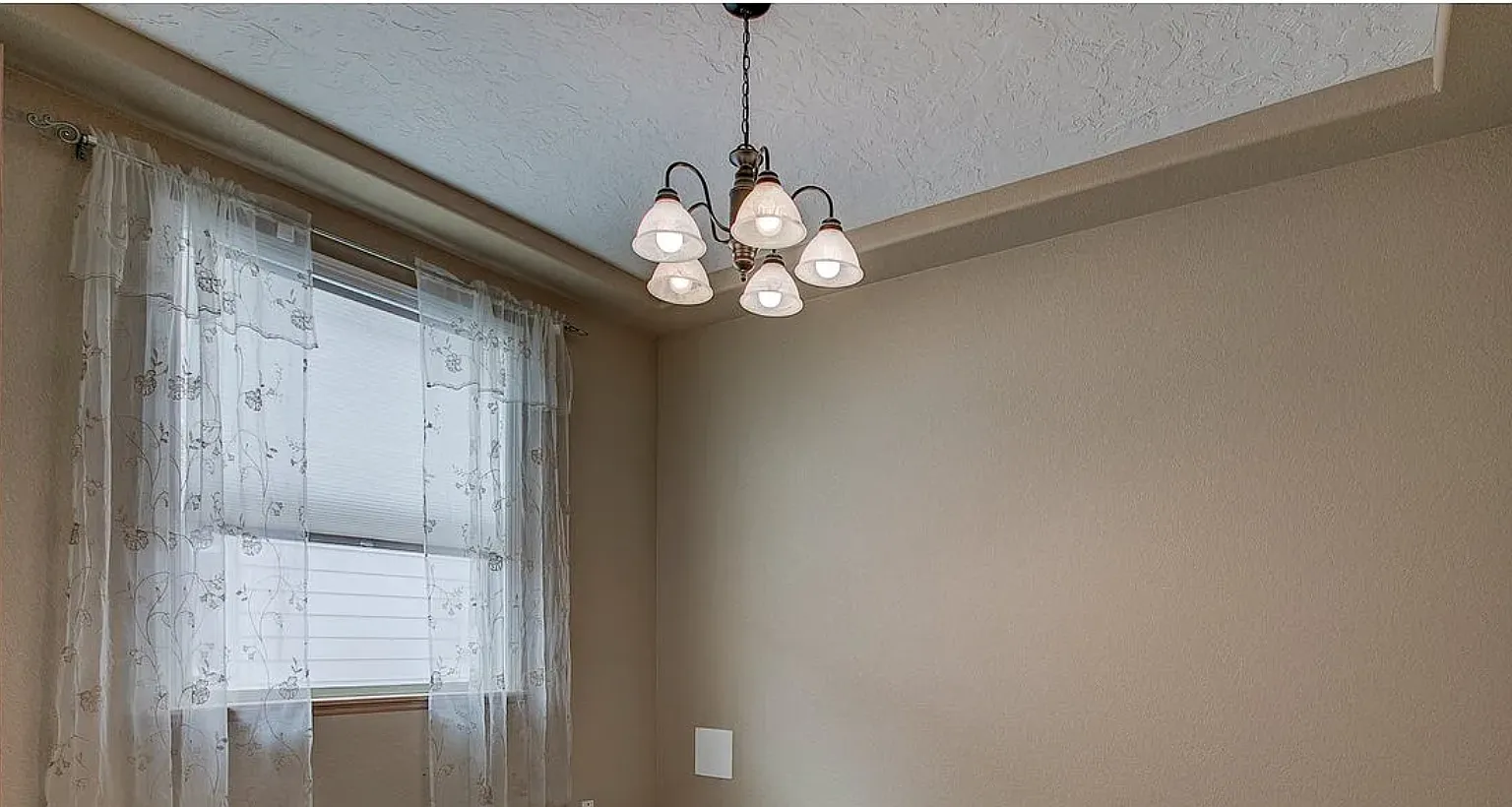 3 bed, 2554 sqft, $2,600 — Photo 3