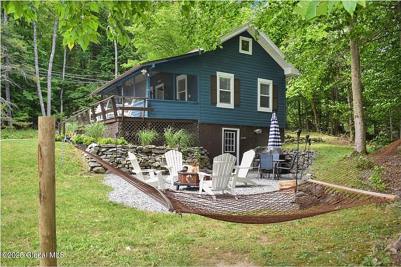 3rd image of 342 Palisades Road