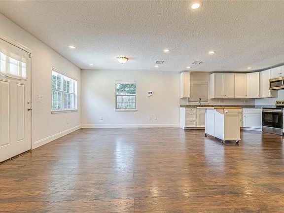 4th image of 108 Forest Ave