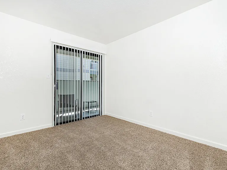 Victoria Square Apartments — Photo 38