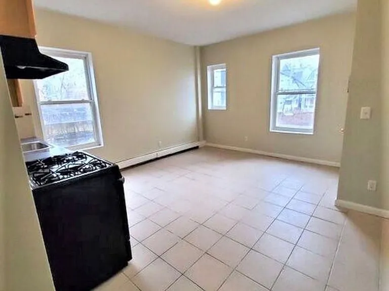 161 S 10th St #3L — Photo 10